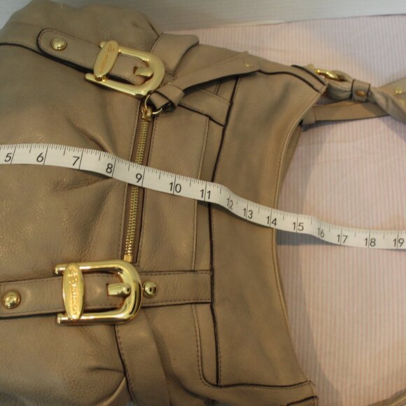 B. Makowsky Leather Shoulder Bag Beige w/gold hardware - Picture 11 of 16